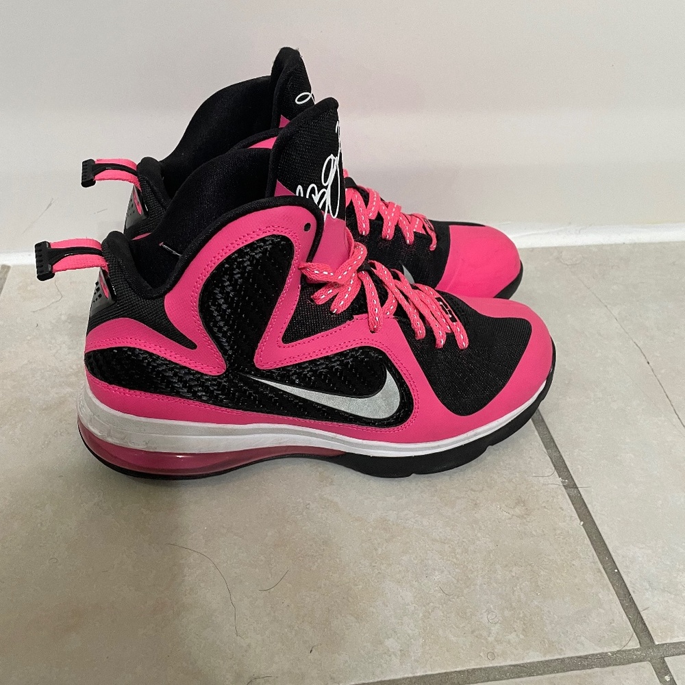 Nike Zoom Lebron James 9 GS size 6.5Laser Pink Black